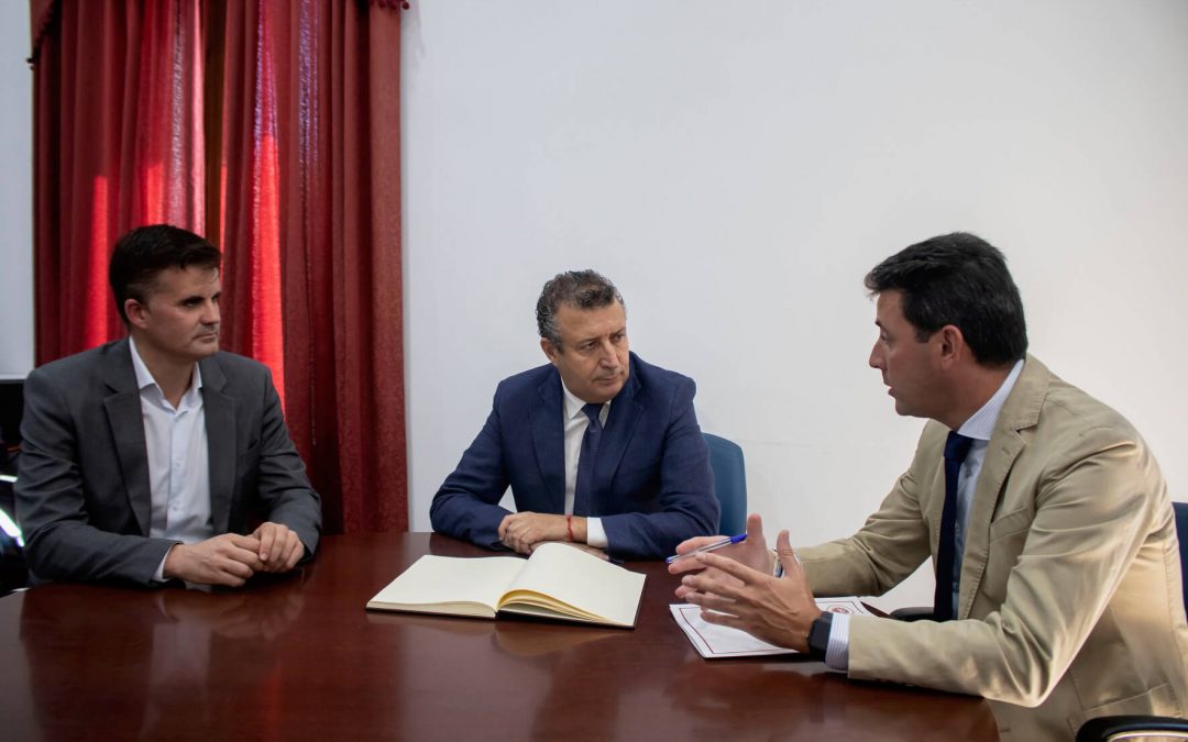 El presidente de la Diputación de Sevilla refuerza su apoyo al sector del mantecado de Estepa