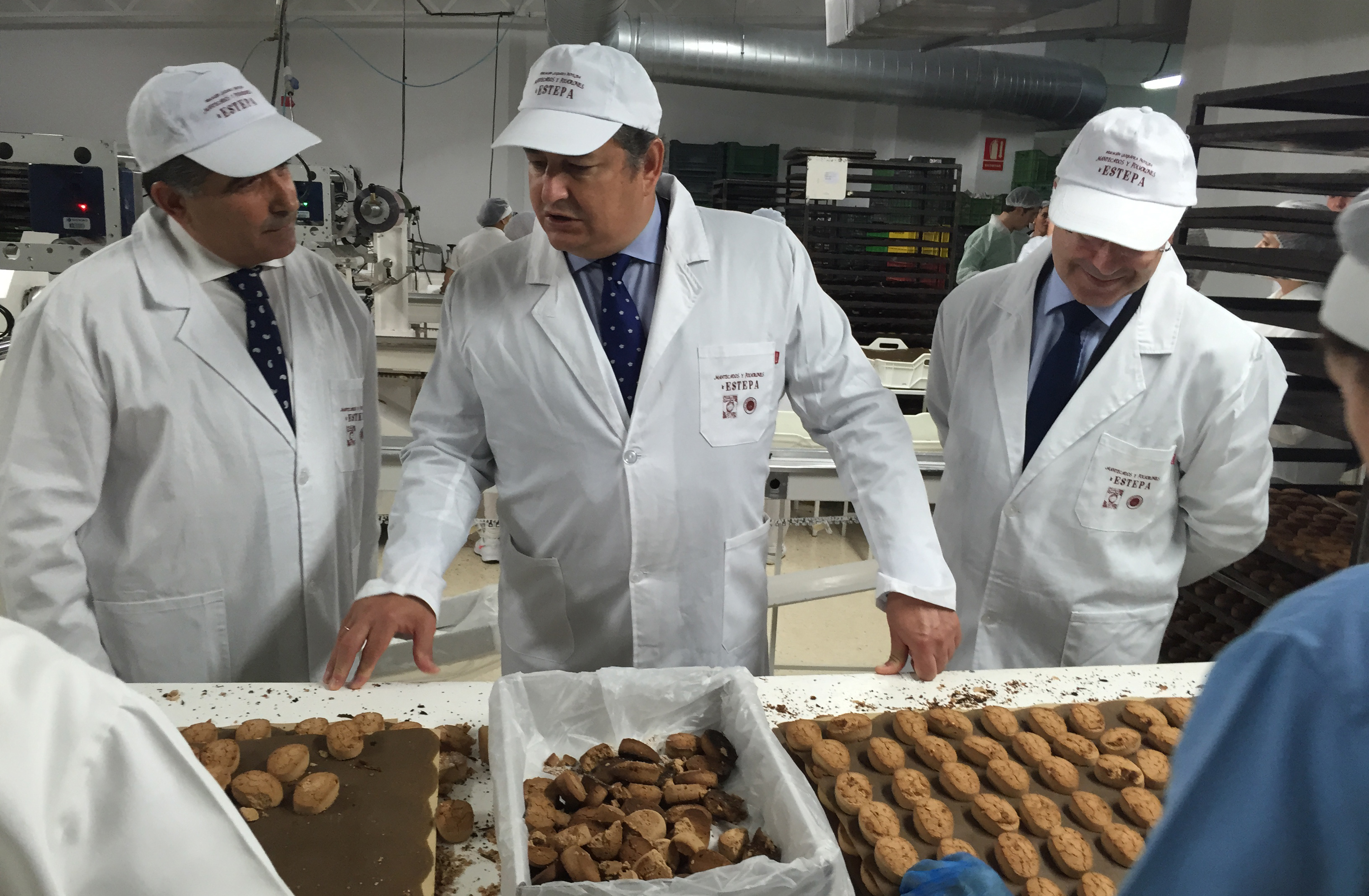 [:es]El delegado del Gobierno visita Estepa en plena campaña de mantecados [:]