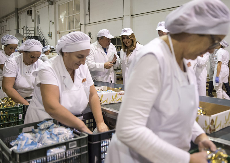 [:es]Díaz destaca la fortaleza de Estepa como productor de mantecados y polvorones[:]