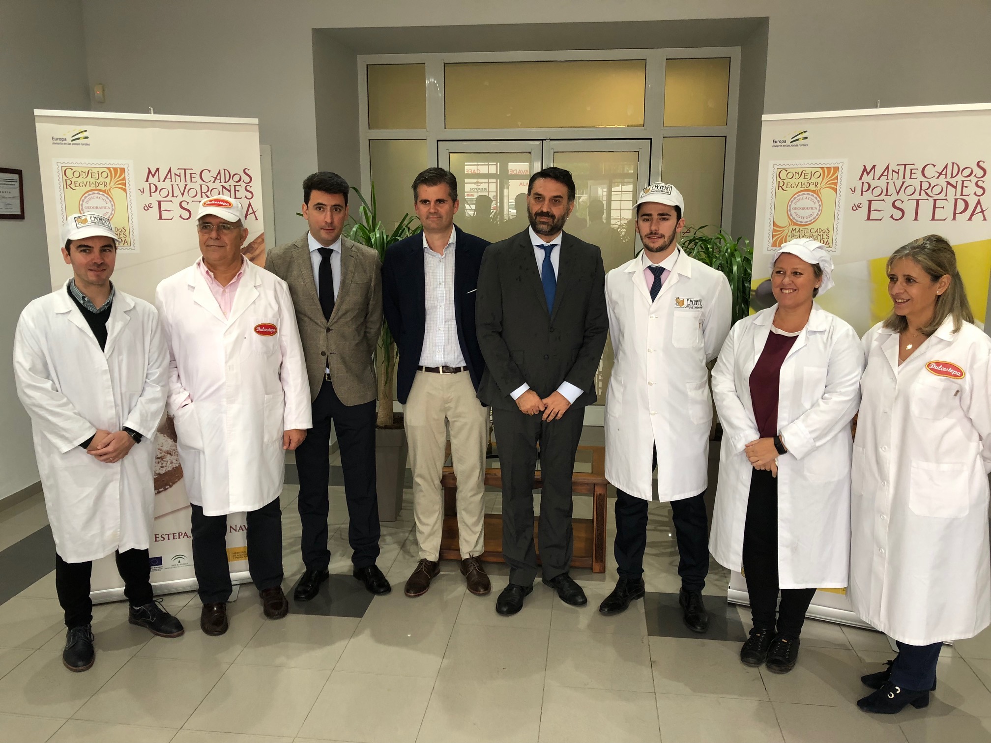 [:es]La Junta plantea vías de colaboración para la promoción de los productos navideños [:]