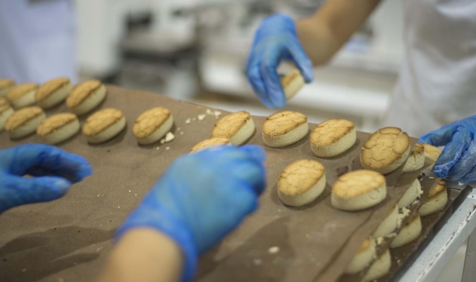 Septiembre pone el calendario a cero y la industria en marcha. En unos meses, las despensas de los hogares españoles se llenarán de dulces navideños