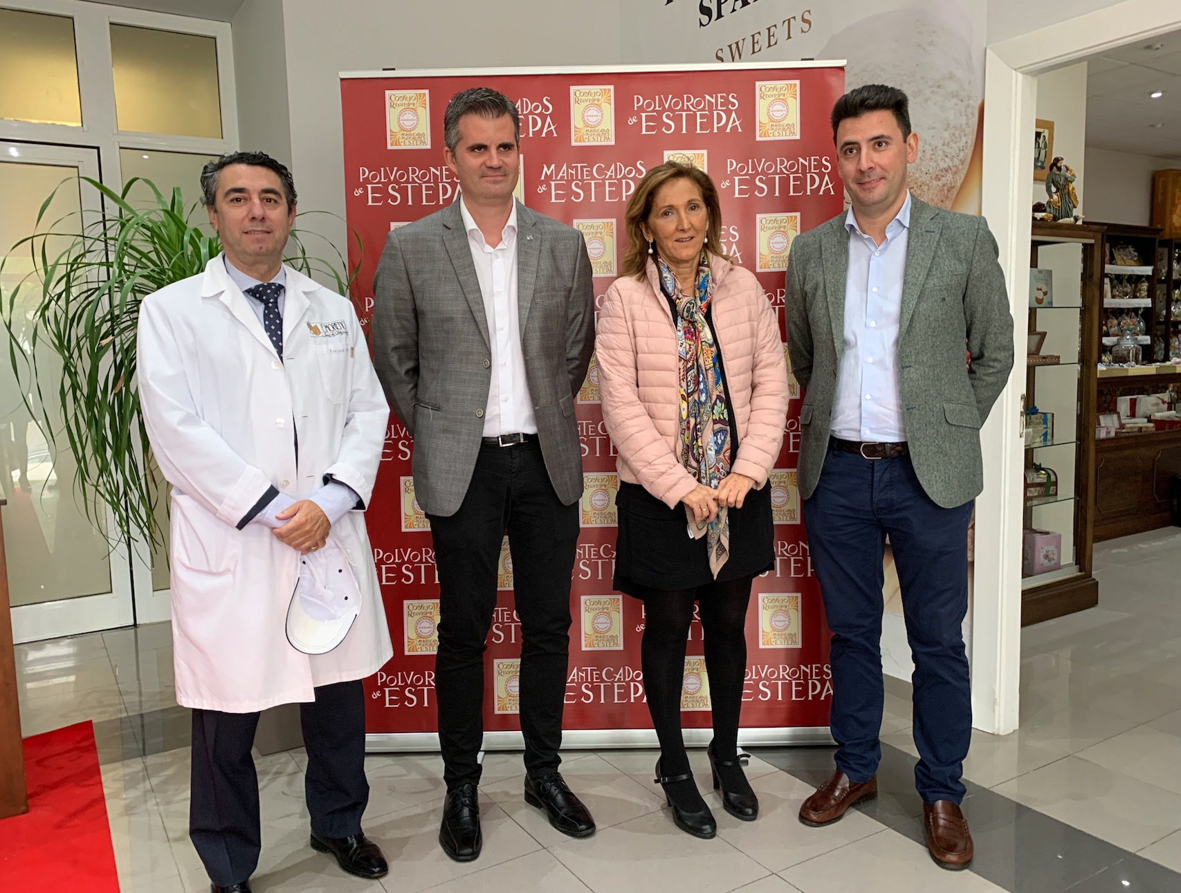 La Delegada de Empleo de la Junta de Andalucía, María del Mar Rull, visita la fábrica E. Moreno