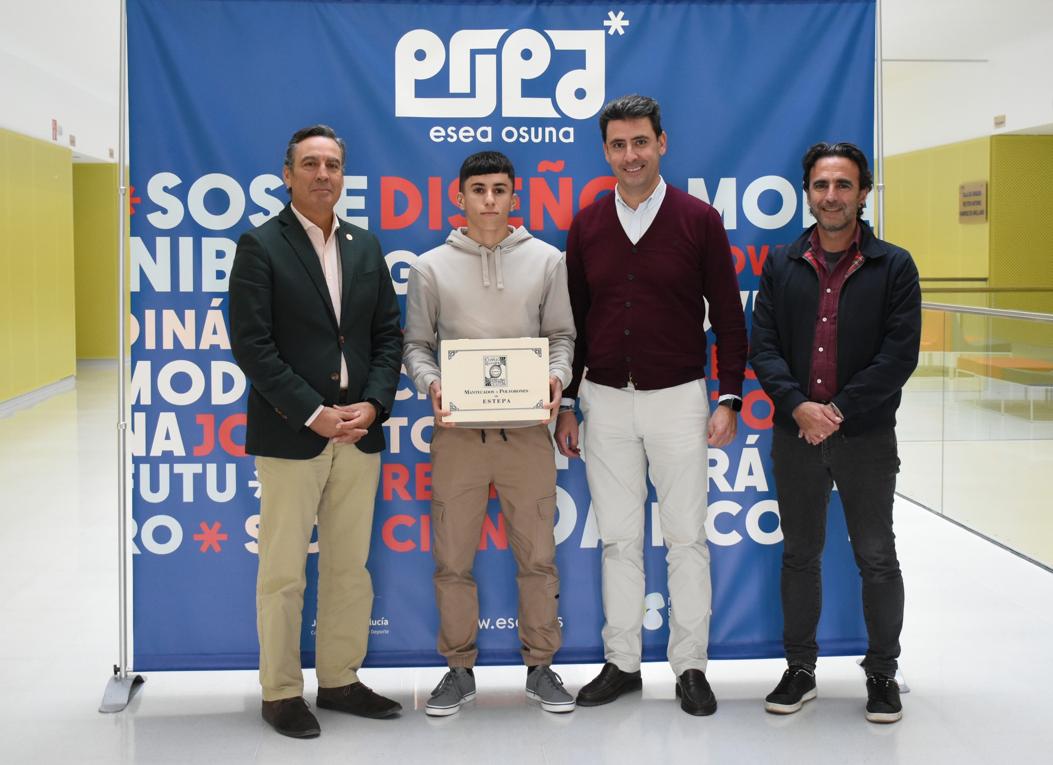 Sergio Giráldez gana el concurso de diseño del estuche de mantecados de la IGP