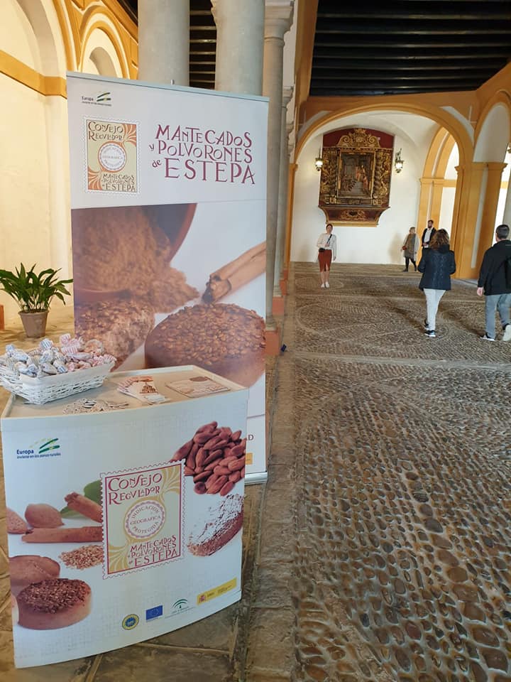 Los mantecados y polvorones de Estepa endulzan la Navidad en los Reales Alcázares de Sevilla