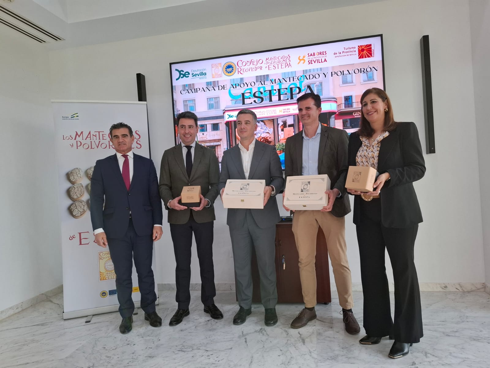 Prodetur y Ayuntamiento refuerzan la nueva campaña promocional de los mantecados de Estepa